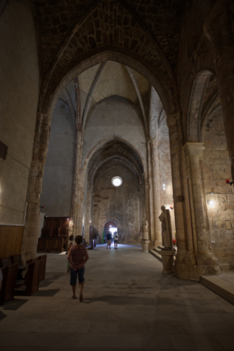 Vista del crucero desde el lado sur de la iglesia del monasterio de Benifassa